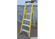 Fiberglass step ladder 